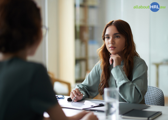 Employee and HR discussing the right employee benefits