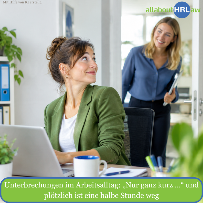 Unterbrechungen im Arbeitsalltag: Eine Mitarbeiterin wird während der konzentrierten Arbeit am Laptop durch eine spontane Rückfrage abgelenkt.